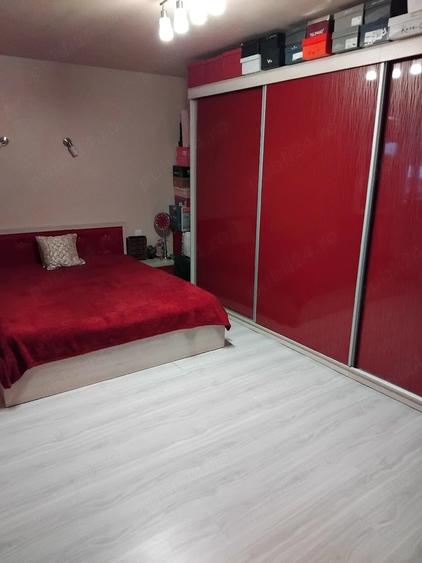 Casă cu 4 camere cu Teren 371 Mp în Apărătorii Patriei