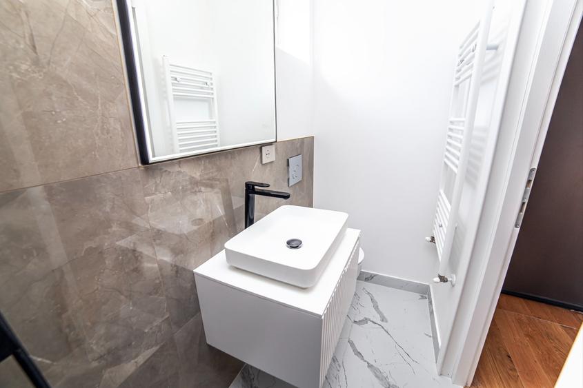 Apartament cu 2 camere decomandat, mobilat în P-ța Victoriei