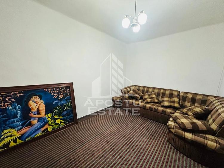 Casă individuală cu 5 camere cu Canalizare în Central