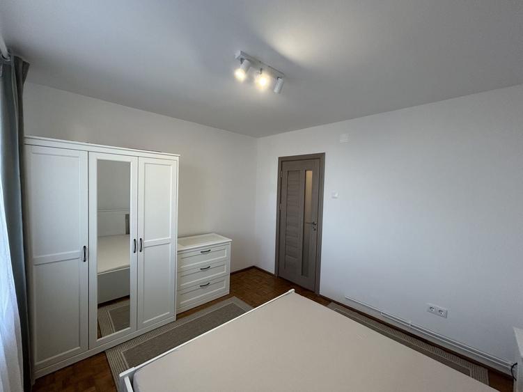 Apartament cu 2 camere semidecomandat, mobilat în Central