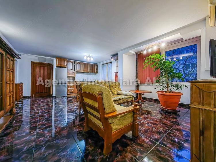 Apartament cu 3 camere semidecomandat în Împăratul Traian