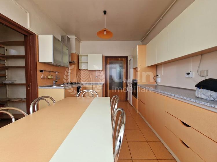 Apartament cu 3 camere decomandat, mobilat în Central