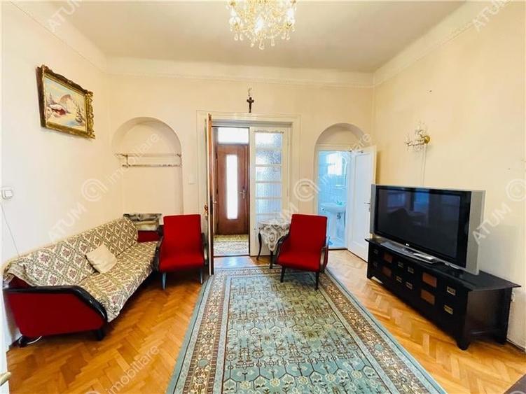 Casă individuală cu 3 camere cu Canalizare în Sub Arini