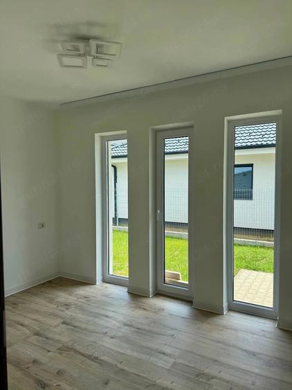 Casă cu 4 camere cu Teren 400 Mp în Exterior Vest