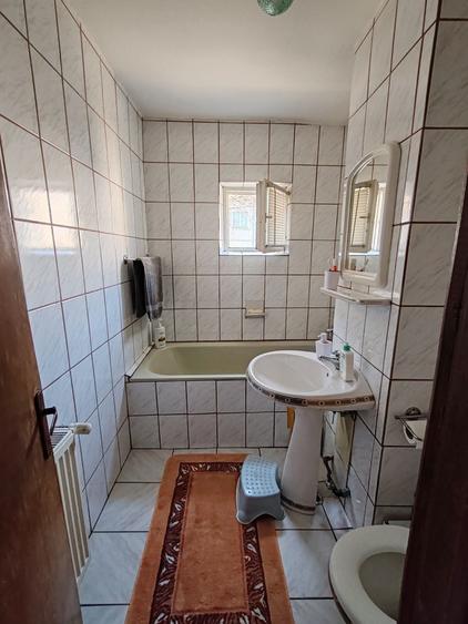 Apartament cu 3 camere decomandat în Sud