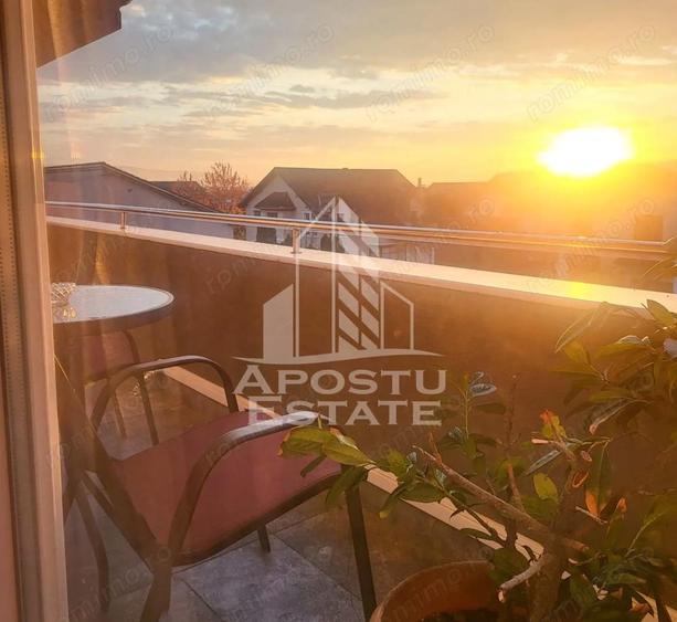 Apartament cu 3 camere semidecomandat în Zăvoi