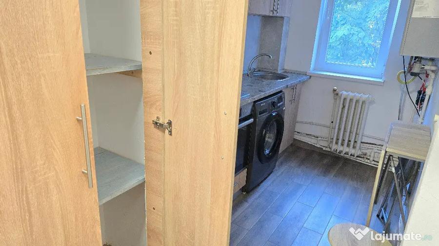 Apartament cu 3 camere semidecomandat în Titu Maiorescu
