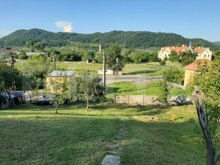 Casă individuală cu 2 camere cu Teren 2235 Mp în Brad