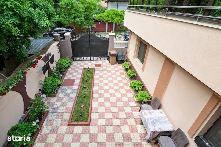 Casă cu 6 camere cu Teren 252 Mp în 23 August