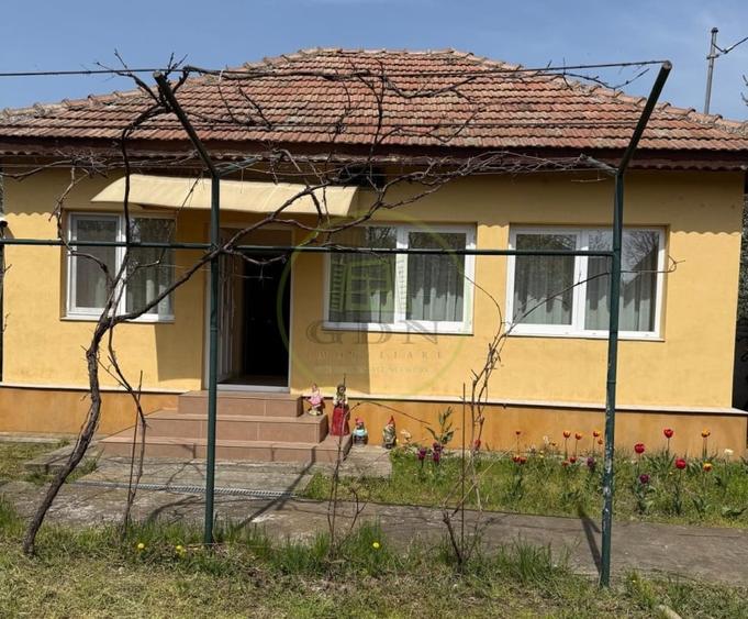 Casă individuală cu 2 camere cu Canalizare în Pielești