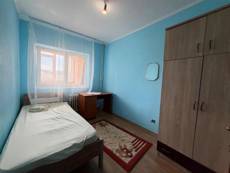 Apartament cu 3 camere decomandat, mobilat în Gară