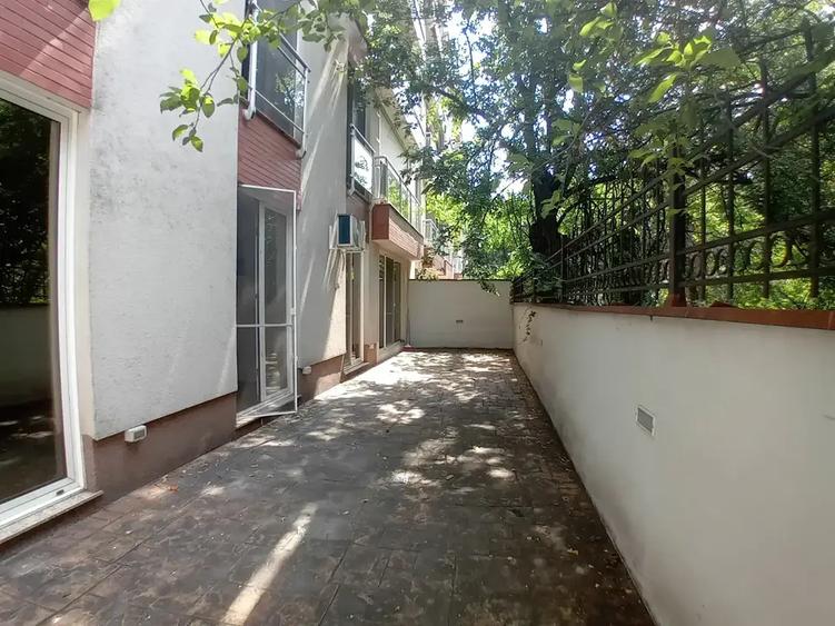 Apartament cu 4 camere în Victoriei