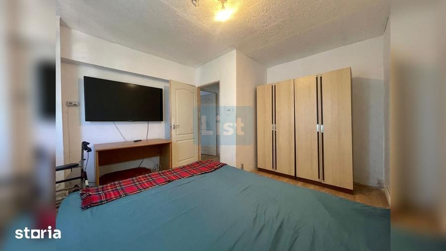 Apartament cu 3 camere semidecomandat în Micro IV