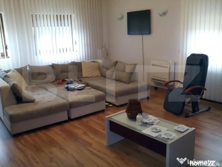 Casă cu 10 camere cu Teren 440 Mp în Central