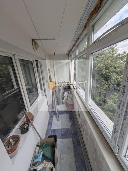 Apartament cu 3 camere semidecomandat în Gorjului