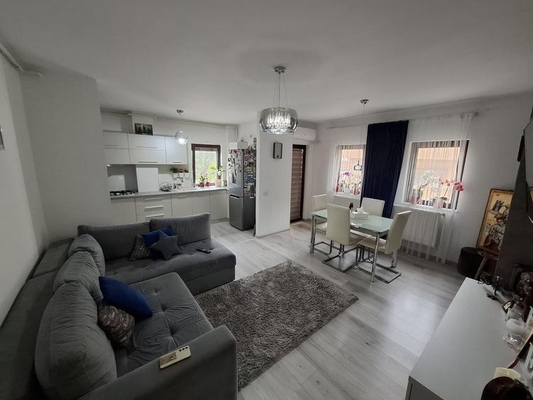 Apartament cu 3 camere decomandat, mobilat în Km 4
