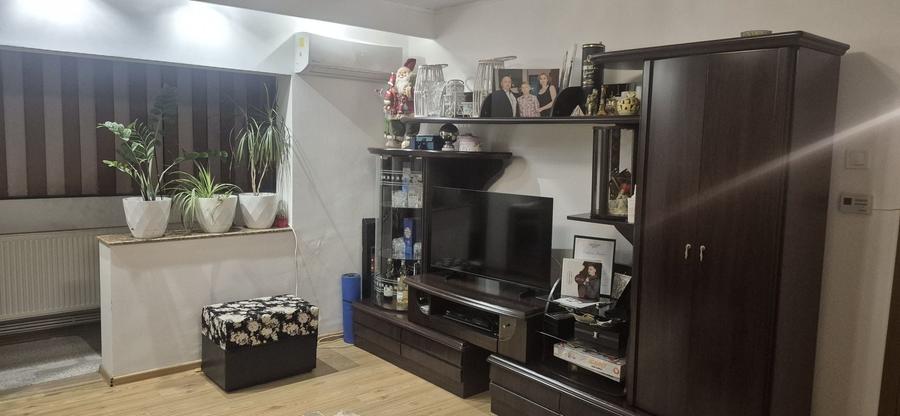 Apartament cu 3 camere decomandat în Găvana