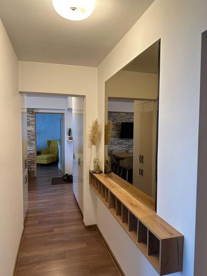 Apartament cu 3 camere decomandat în Dacia