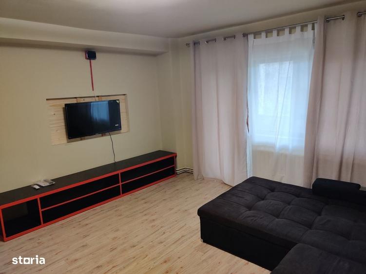 Apartament cu 3 camere decomandat în Exterior Vest