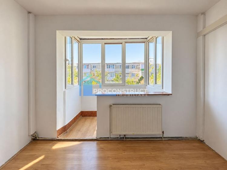 Apartament cu 3 camere semidecomandat, mobilat în Dacia