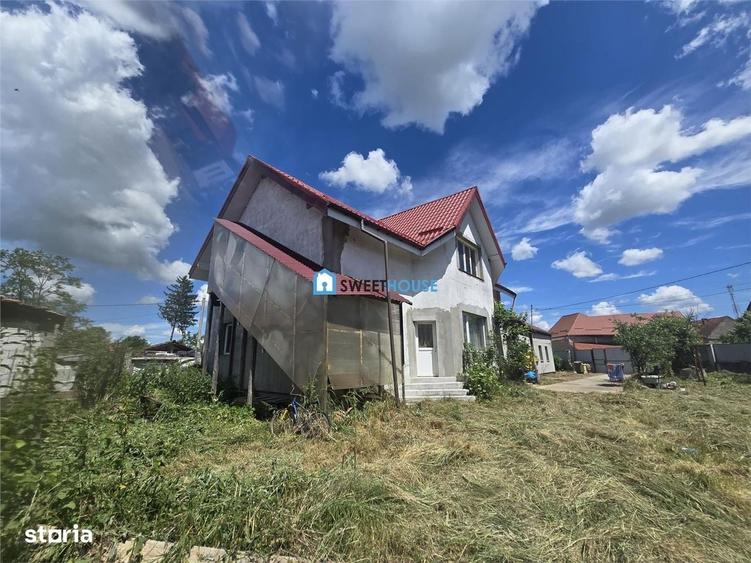 Casă cu 4 camere cu Teren 1250 Mp în Mândra