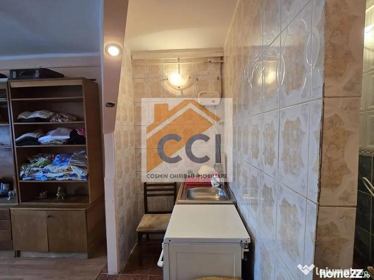 Garsonieră decomandată în Sud