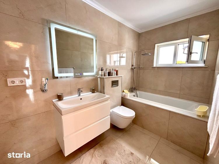 Apartament cu 5 camere în Cristian
