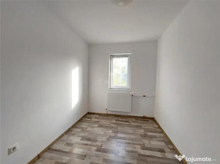 Apartament cu 3 camere semidecomandat în Central