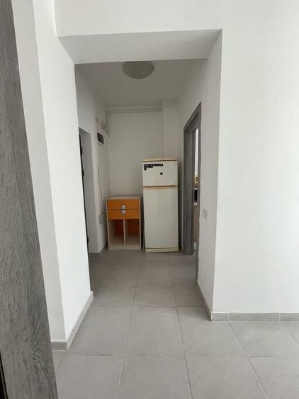 Garsonieră decomandată în Roșu