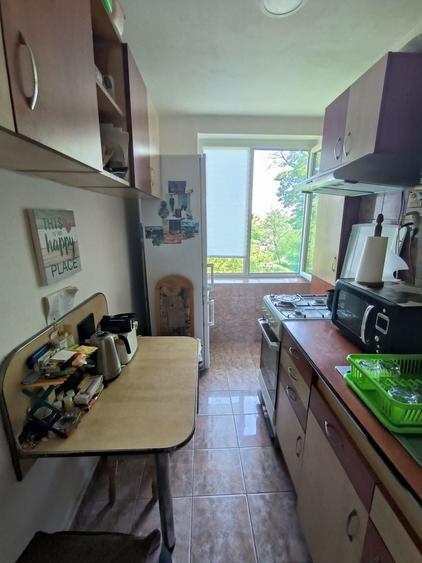 Apartament cu 3 camere semidecomandat în Cioceanu