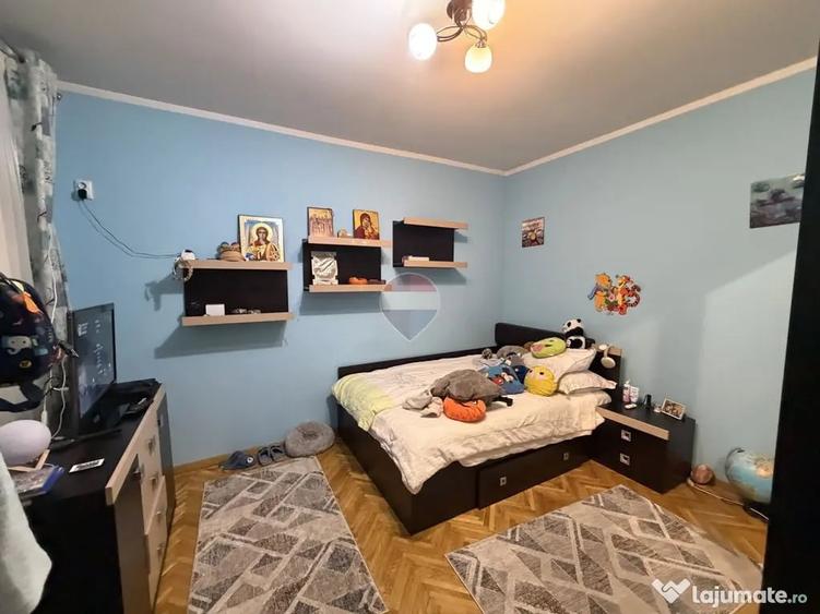Casă cu 4 camere cu Teren 2500 Mp în Bolotești
