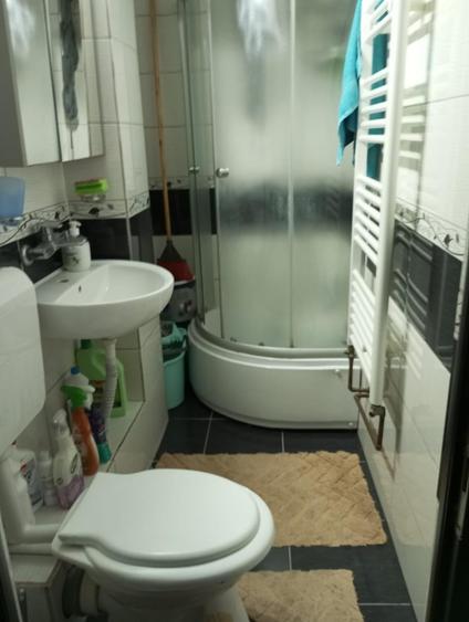 Apartament cu 3 camere semidecomandat, mobilat în Ferentari