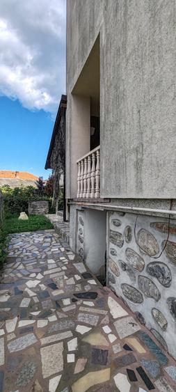 Casă individuală cu 5 camere cu Piscina în Curtea de Argeș