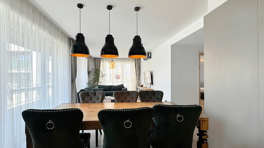 Apartament cu 4 camere decomandat, mobilat în Tractorul
