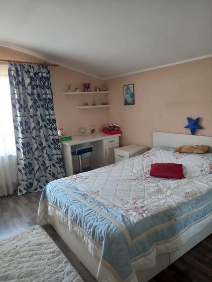 Casă cu 4 camere în Exterior Vest