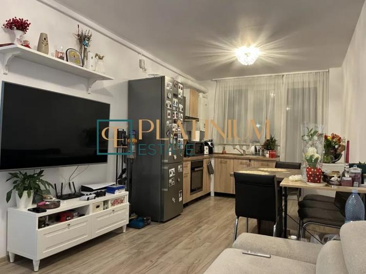 Apartament cu 3 camere decomandat, mobilat în Torontalului