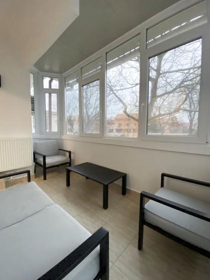 Apartament cu 3 camere decomandat, mobilat în Faleza Nord