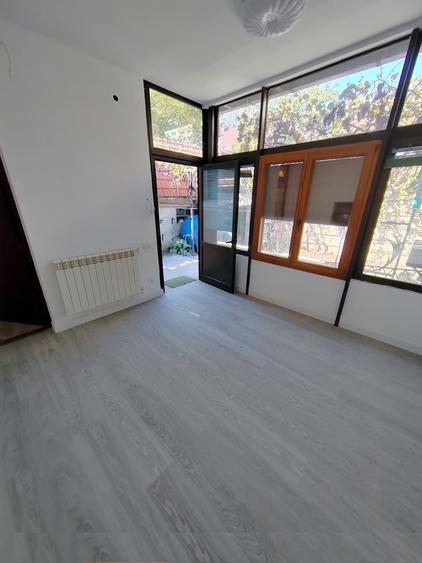 Casă individuală cu 7 camere cu Garaj în Lacul Tei