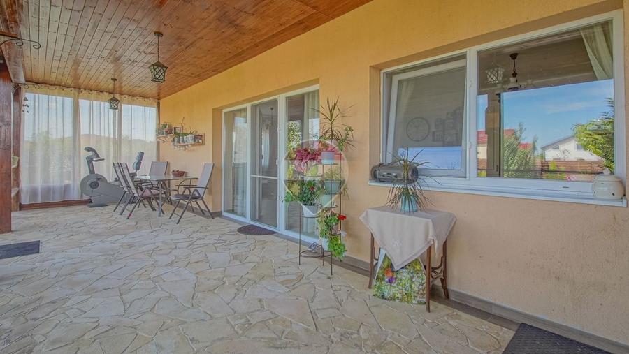 Casă individuală cu 3 camere cu Teren 739 Mp în Sânpetru