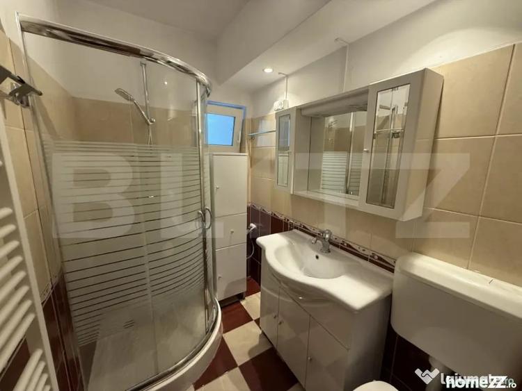 Apartament cu 3 camere semidecomandat în Micro 14