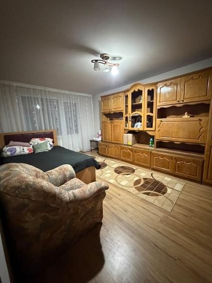 Apartament cu 2 camere decomandat în Tractorul