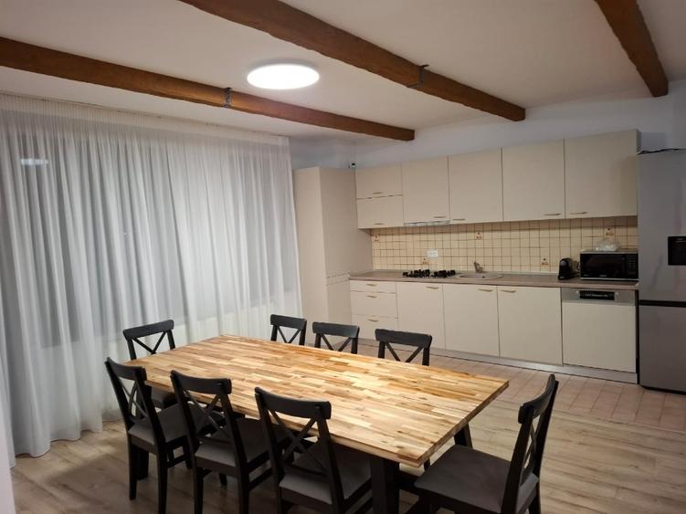 Apartament cu 3 camere decomandat, mobilat în Central