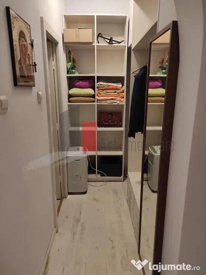 Apartament cu 3 camere semidecomandat în Universitate