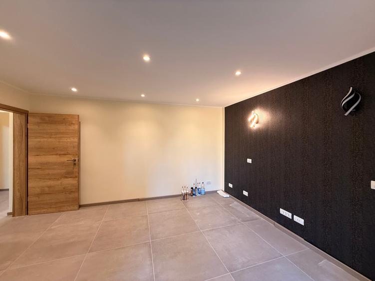 Apartament cu 3 camere decomandat în Complex Studențesc