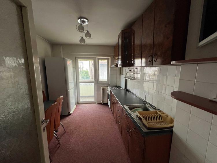 Apartament cu 3 camere decomandat în Torontalului