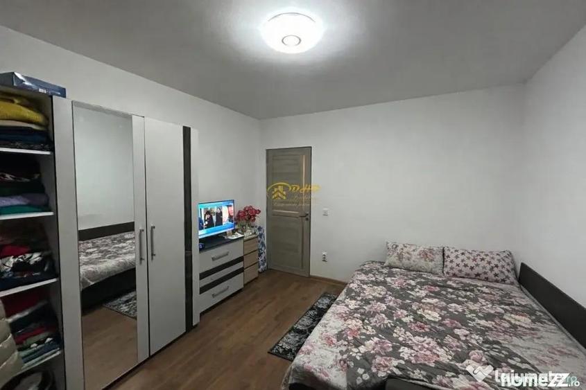 Apartament cu 3 camere decomandat în Podul de Piatră