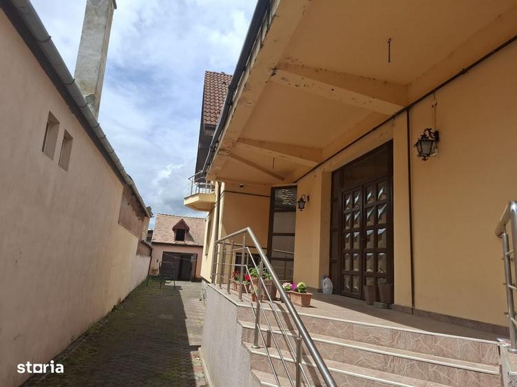Casă cu 4 camere cu Teren 700 Mp în Turnișor