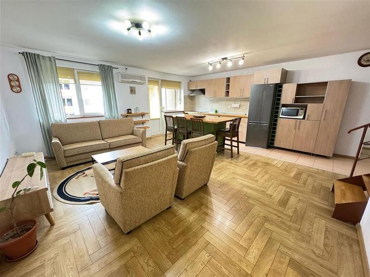Apartament cu 3 camere decomandat, mobilat în Hipodrom 2