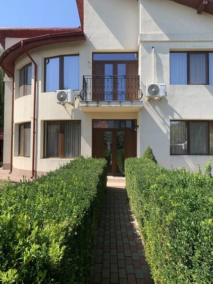 Casă cu 4 camere cu Teren 500 Mp în Costi