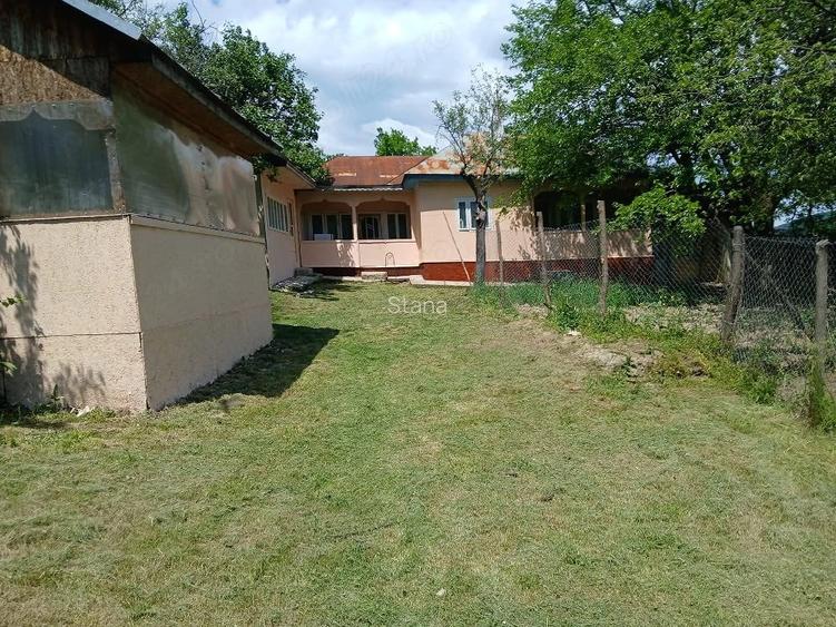 Vand casa cu teren in comuna Poiana Cristei